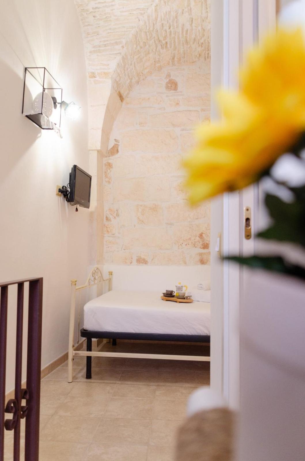Al Bianco Nido White Stone Apt In Мартина Франка Екстериор снимка