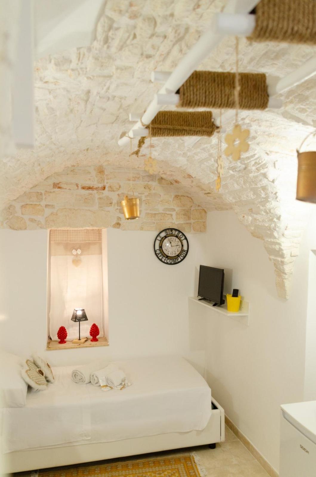 Al Bianco Nido White Stone Apt In Мартина Франка Екстериор снимка